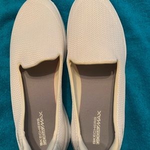 Skechers GOGA MAX shoes
